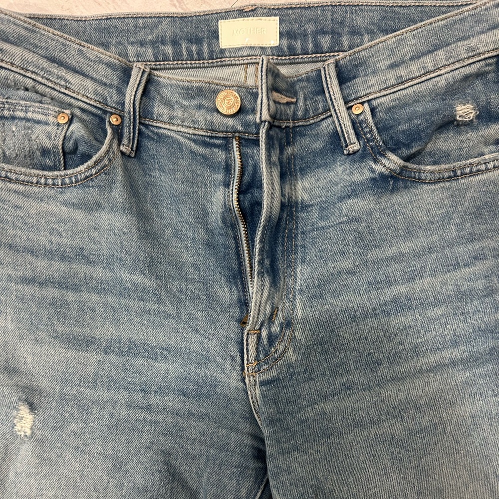 Mother peek a boo
Light Blue Jeans
